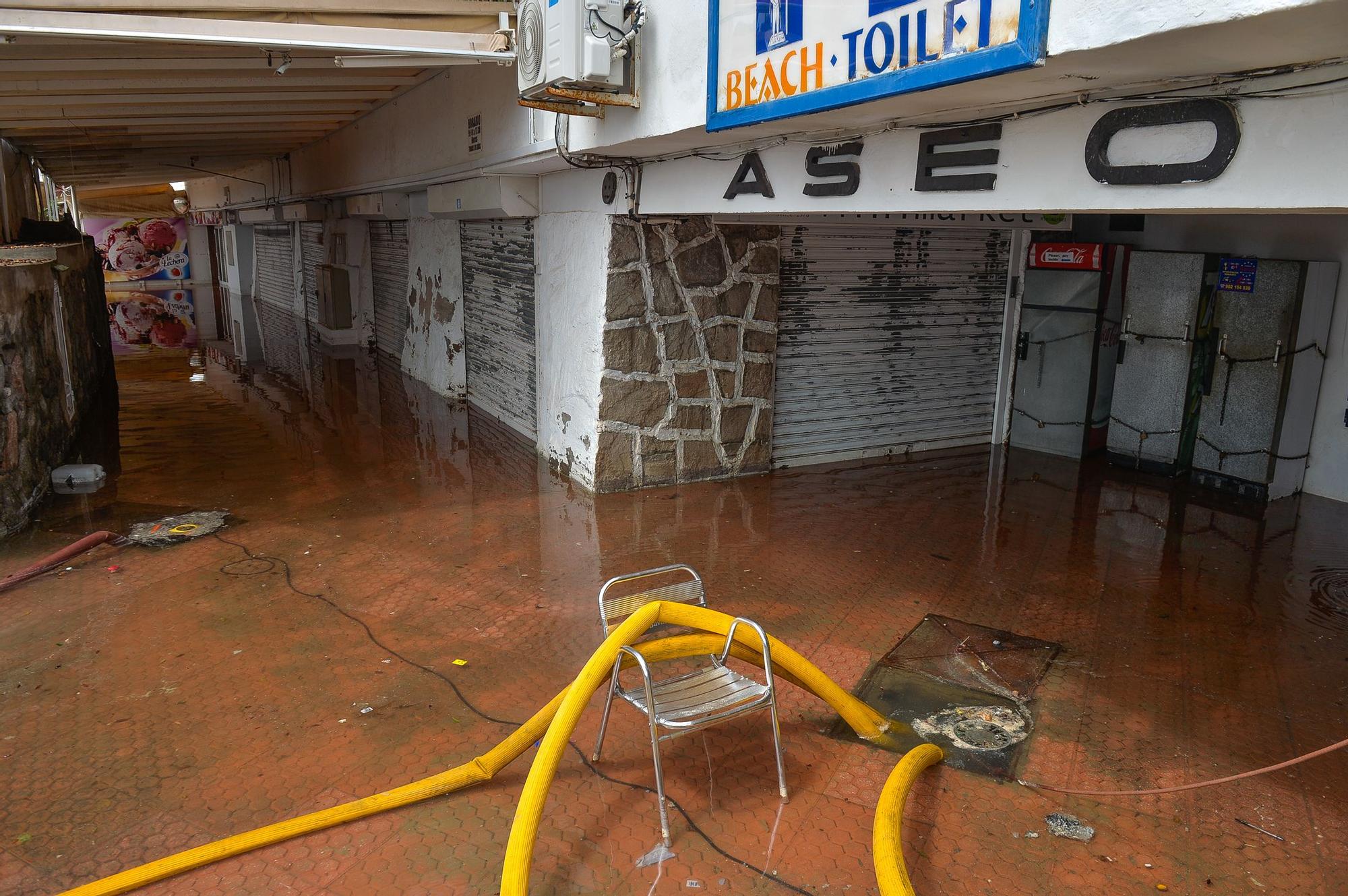 Dia después de la lluvia en Puerto Rico y Playa del Inglés