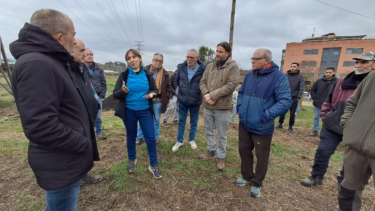 Càritas va organitzar aquest dilluns una martinal als horts per explicar la renovació del conveni amb l'Ajuntament