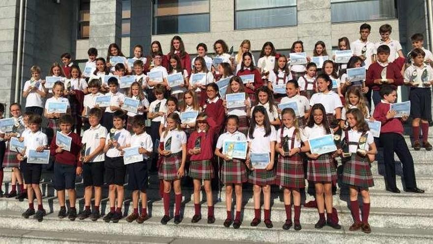 El Colegio Obradoiro entrega a sus estudiantes los premios de final de  curso - La Opinión de A Coruña