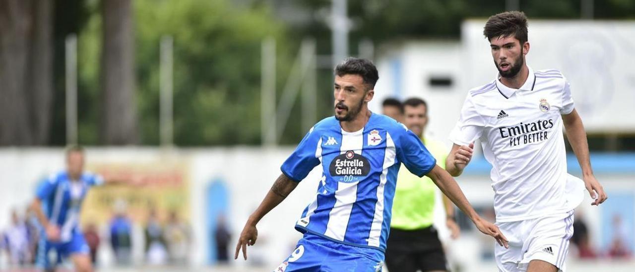 Alberto Quiles, en el amistoso de pretemporada contra el Castilla disputado en Cantarrana. |  // RCD