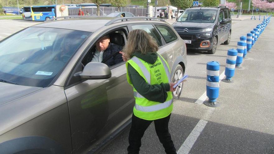 ¿Quién controla el macroparking de El Lleráu de Cangas de Onís en Semana Santa?