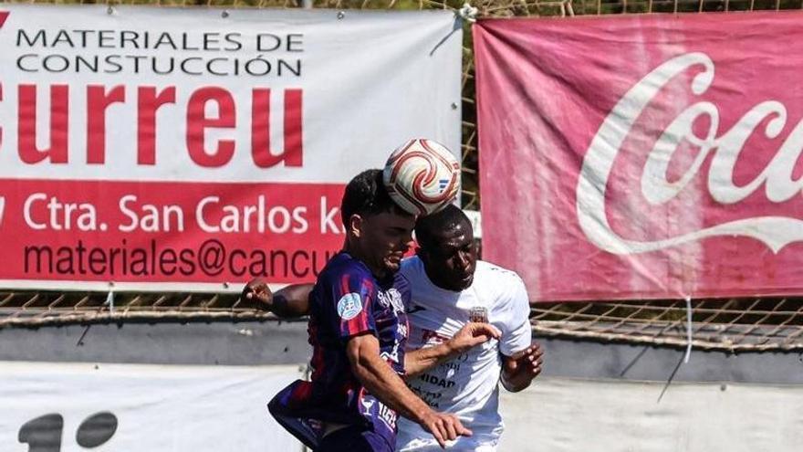 El Yeclano se lleva un empate de un partido marcado por las expulsiones