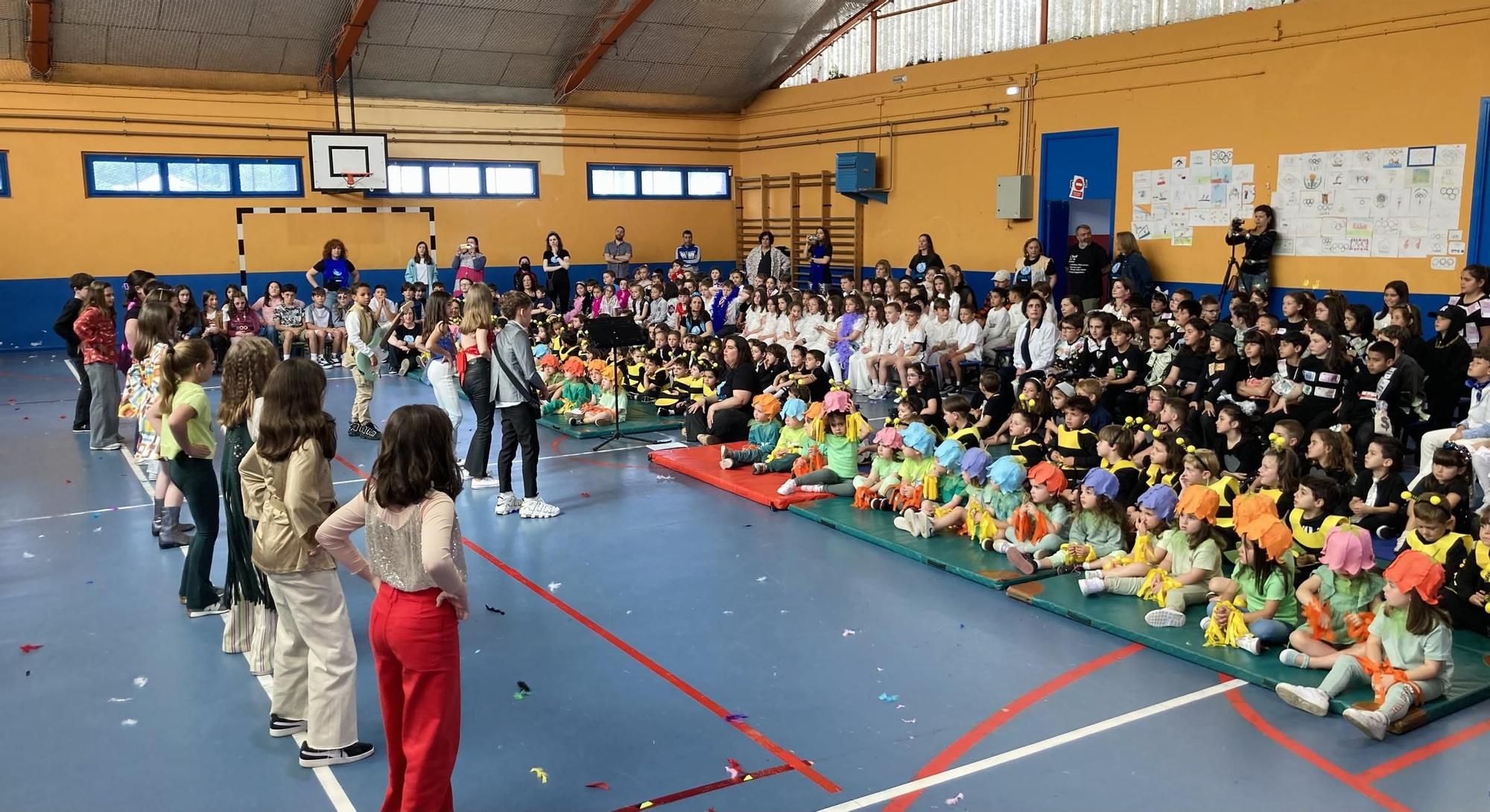Así es desde dentro el gran musical de ABBA del colegio Virgen del Fresno