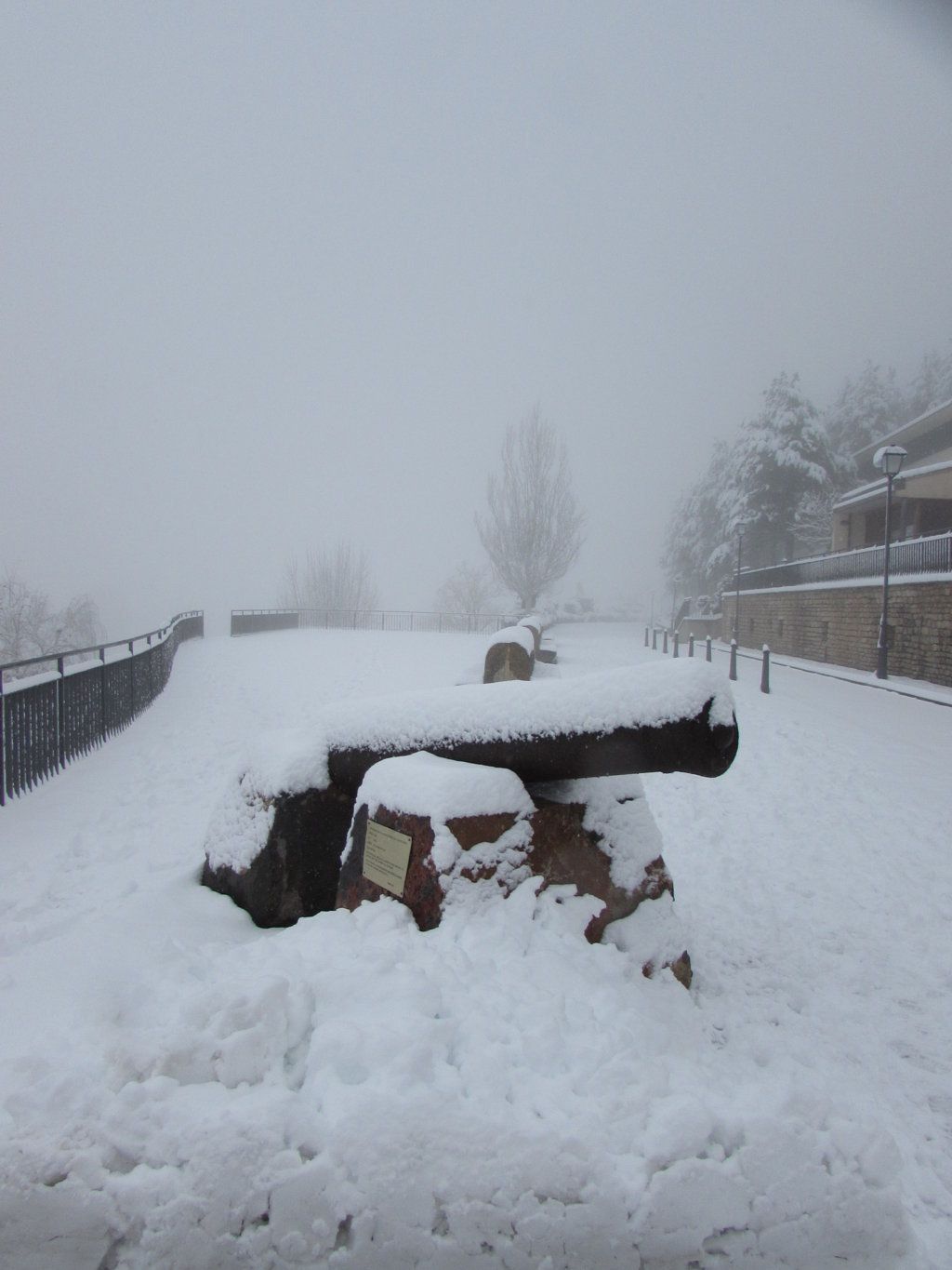 La nieve cubre Morella de blanco