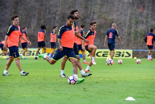 Entrenamiento UD Las Palmas en Barranco Seco ...