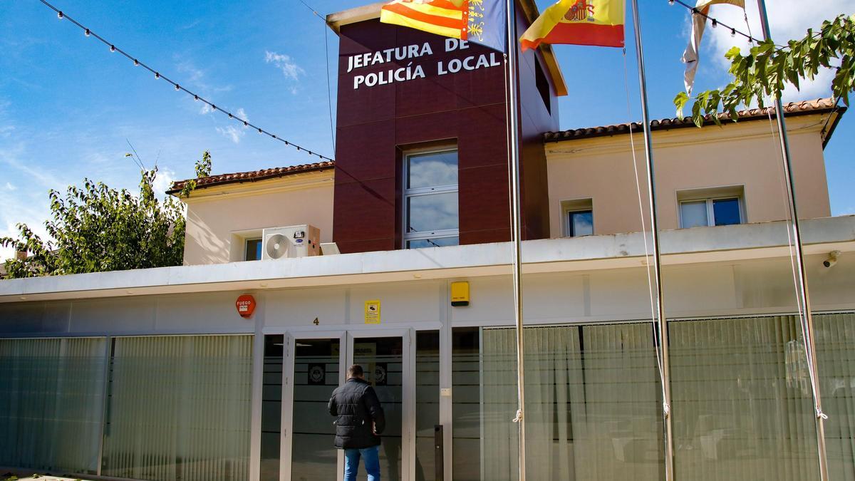 Exterior de las dependencias de la Policía Local de Ibi, que sufre las consecuencias del bloqueo económico del Ayuntamiento.