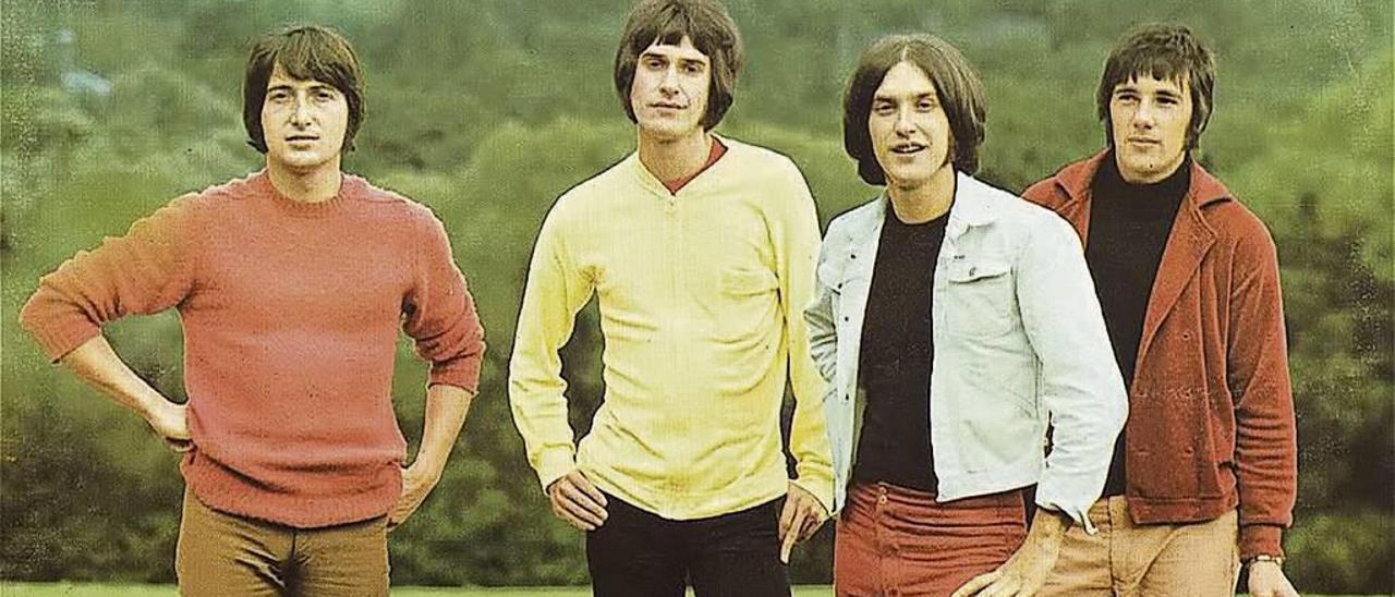 The Kinks en los años 60, con los hermanos Ray y Dave Davies en el centro.