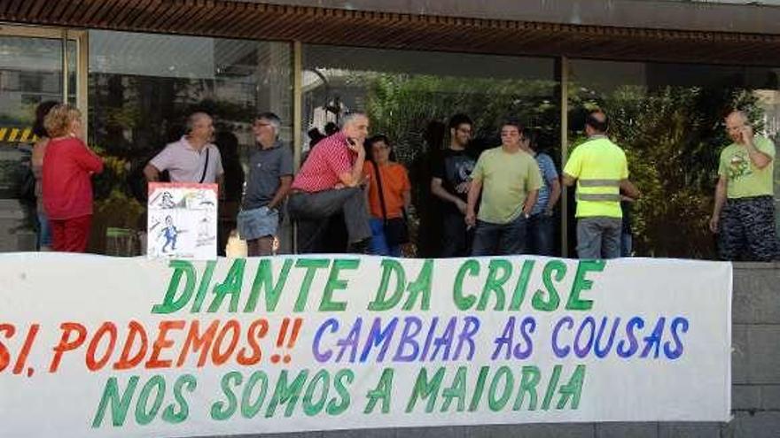 Una protesta contra los recortes celebrada en Cangas.  // G.N.