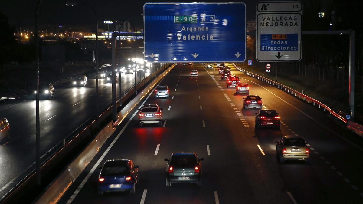 La correcta utilización, mantenimiento y regulación de las luces es vital para asegurar una conducción segura
