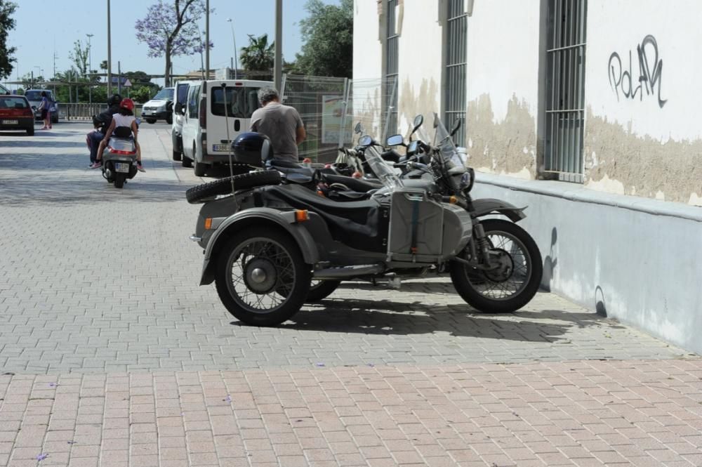 Lo coches antiguos conquistan  el Cuartel de Artillería