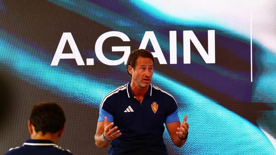 Los fichajes pendientes del Real Zaragoza y el 'juzgadnos por lo que hagamos' de Bobby Aitkenhead