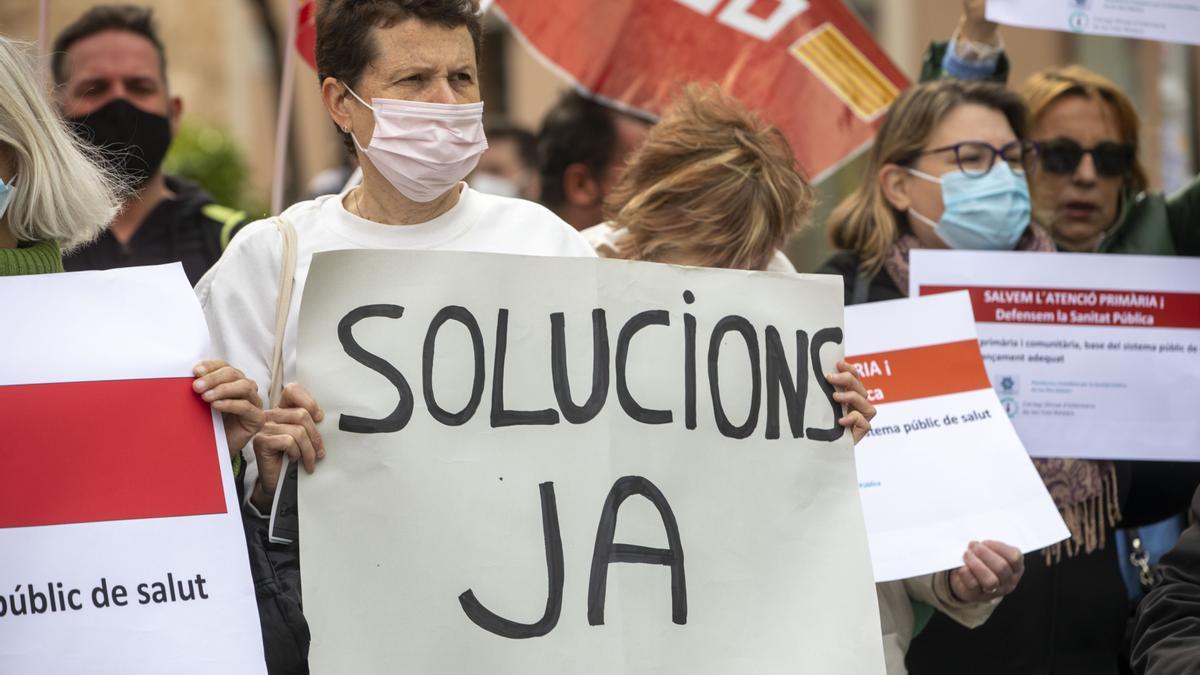 Unas 50 personas reivindican en Palma &quot;más financiación&quot; para una Atención Primaria &quot;más resolutiva&quot;