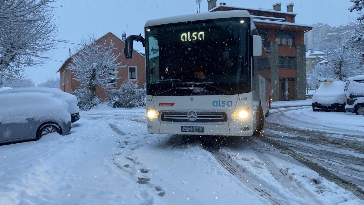 Un autobús públic aquest matí de dissabte a Puigcerdà