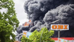 Un incendio en una fábrica de Berlín provoca una gran nube tóxica