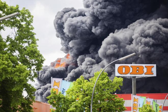 Un incendio en una fábrica de Berlín provoca una gran nube tóxica
