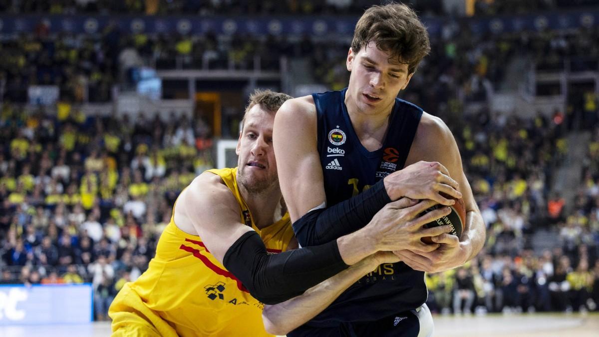 Tarik Biberovic, junto a Jan Vesely