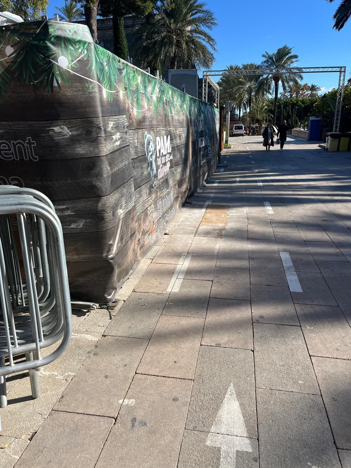 La distancia con el carril bici "no cumple la normativa"