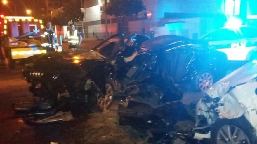 El automóvil siniestrado esta madrugada en València.