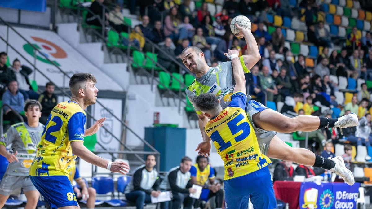 Un momento del caserío Ciudad Real - Balonmano Zamora