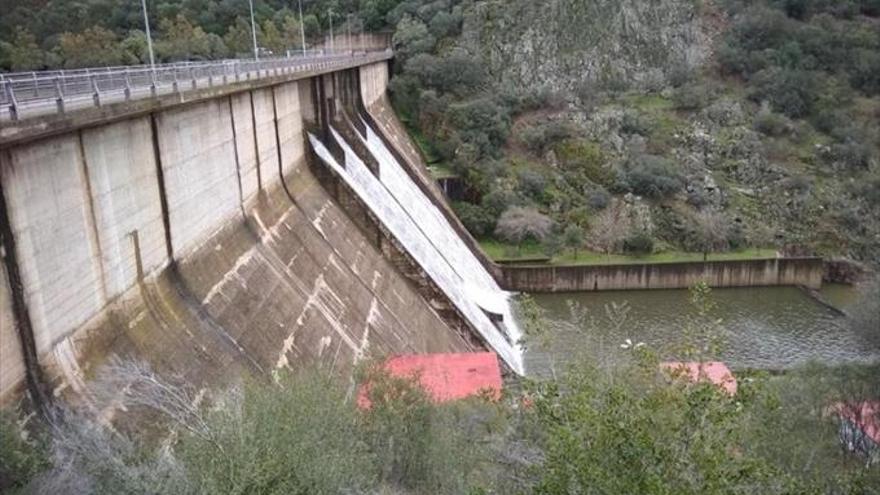 La presa de Villar del Rey empieza a desembalsar