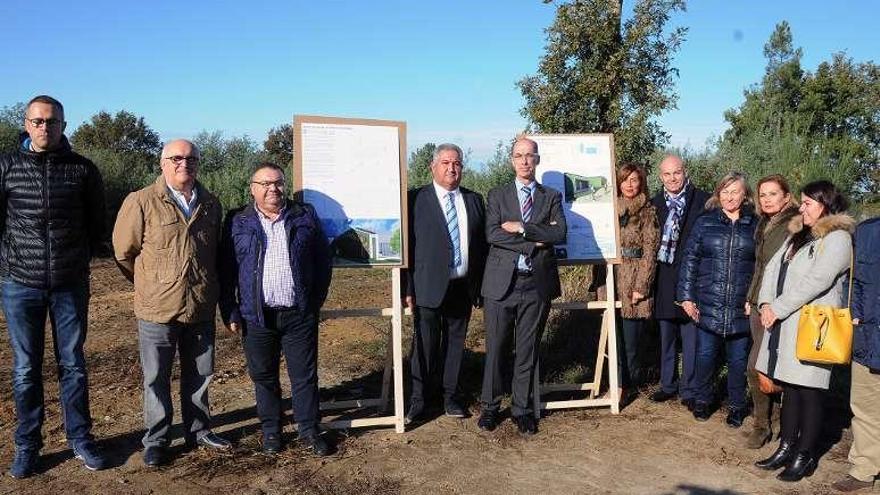 Presentación del proyecto en la parcela a construir. // FdV