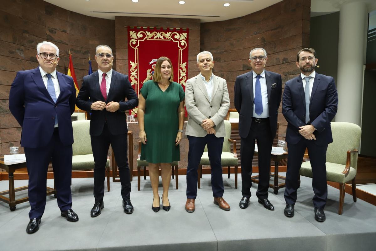 Inauguración de las jornadas sobre el REF en el Parlamento de Canarias.