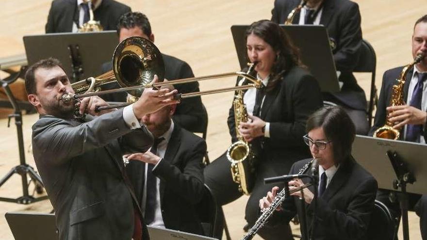 David Colado luce su trombón con la banda municipal