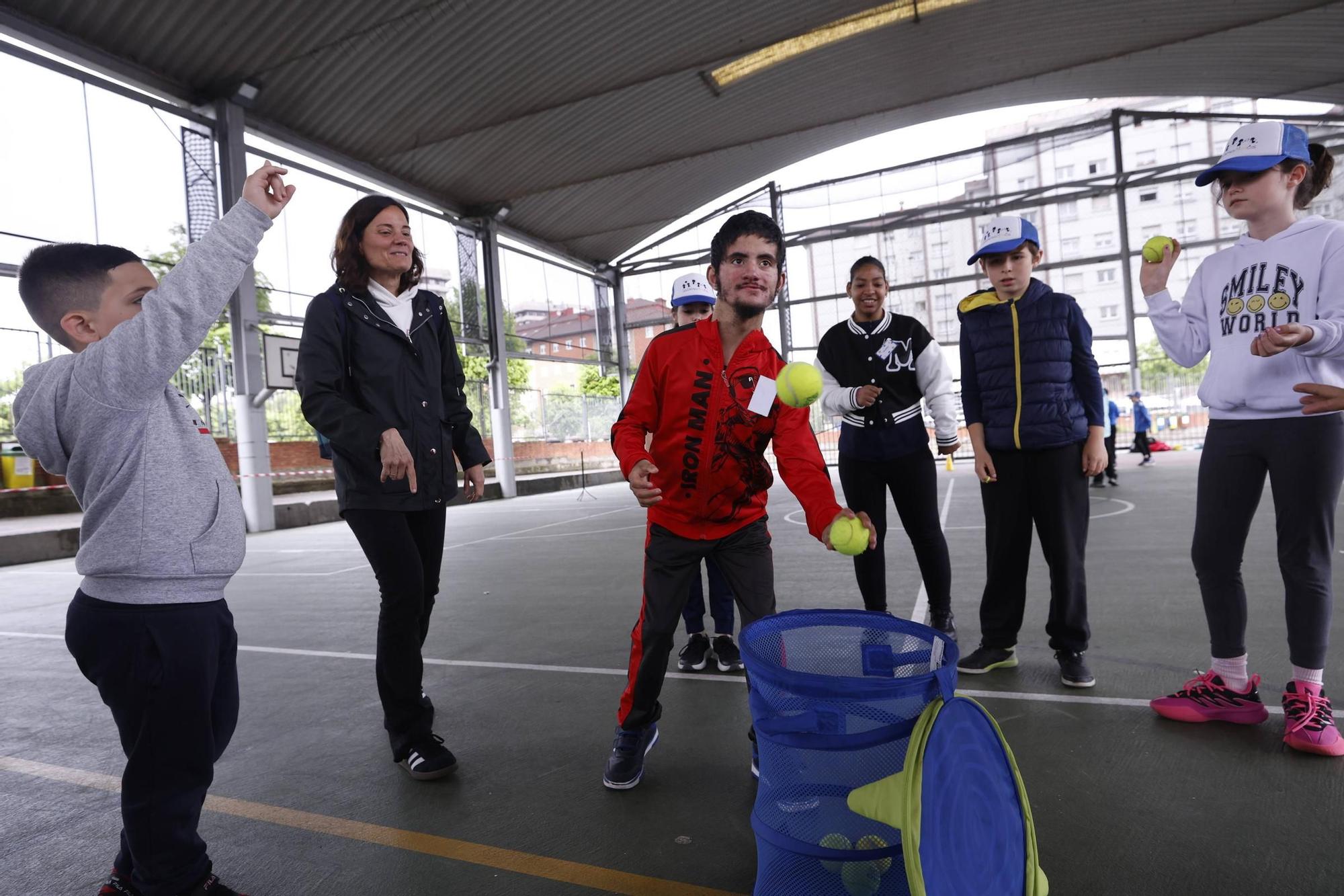 Así es la actividad del colegio Pumarín de Gijón por la inclusión con alumnos del centro de educación especial de Castiello (en imágenes)