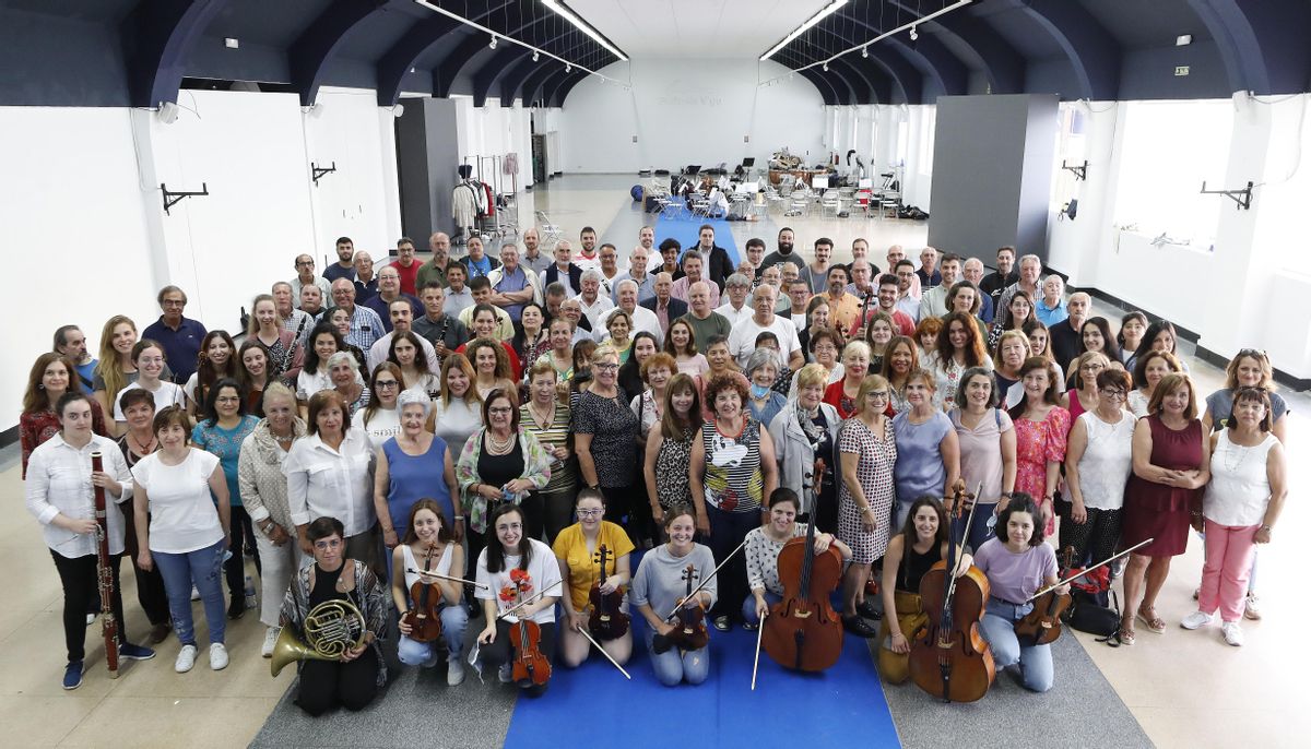 Los integrantes de la Coral Casablanca, en su ensayo tras el concierto del sábado. 16 junio 2022. Ricardo Grobas