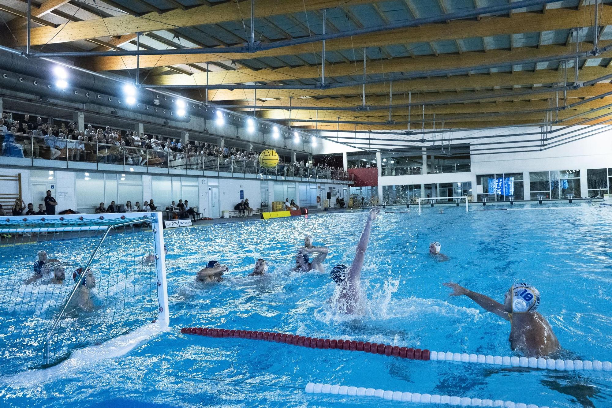 Imatges de la final de la Copa Catalunya de waterpolo entre l'Atlètic Barceloneta i el CN Sabadell