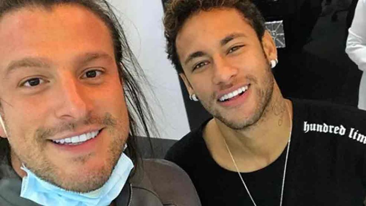 Neymar, junto a su dentista, Rafael Puglisi