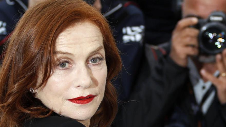 Isabelle Huppert posa a Canes.