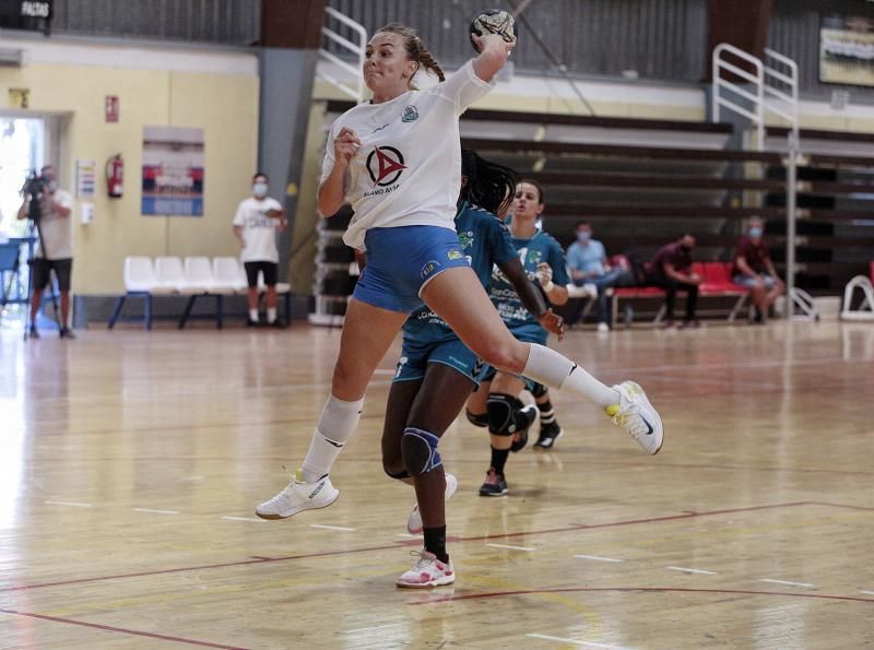 Salud-Rocasa | 15/08/2020.Partido de balonmano de la Copa Gobierno de Canarias.  | 15/08/2020 | Fotógrafo: María Pisaca Gámez