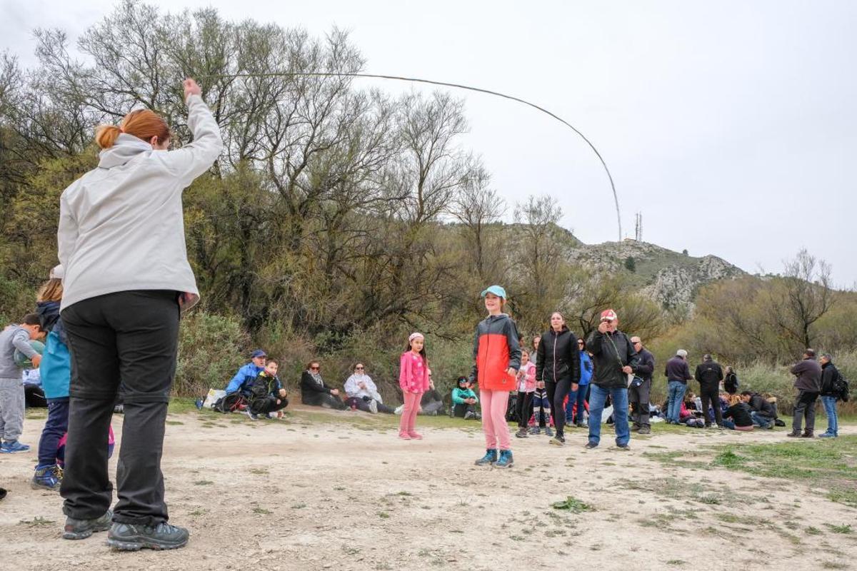 Recuperan la tradición de la «Mona» en el pantano