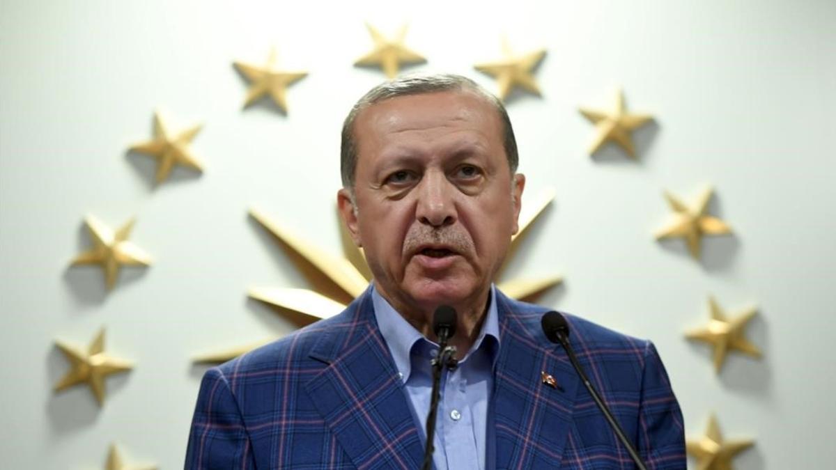 El presidente de Turquía, Recep Tayyip Erdogan, tras conocerse los resultados del referéndum que avalan su reforma constitucional.