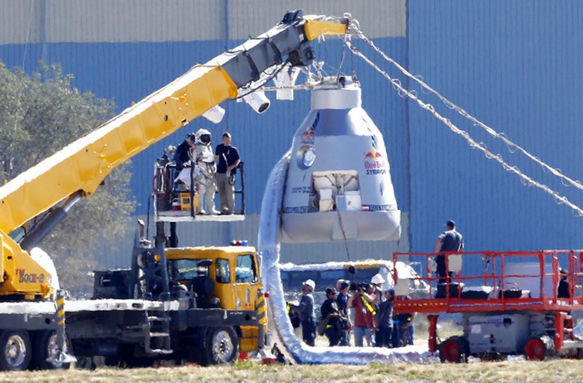 Moment de la càrrega de la càpsula i el globus, a les instal·lacions de Roswell, Nou Mèxic.