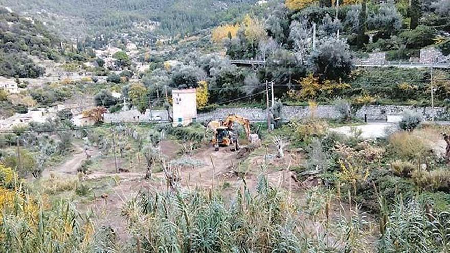 Las excavadoras ya trabajan en el lugar donde se construirán 21 nuevas viviendas.