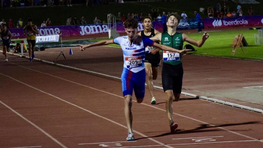 Javi Masero, cruzando la línea de meta
