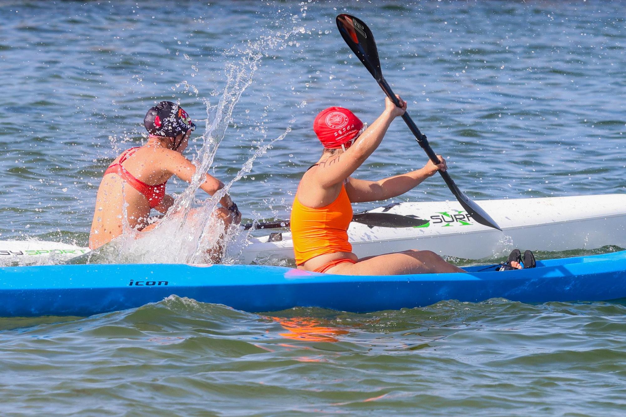 El salvamento llena de espectáculo deportivo la playa de A Concha