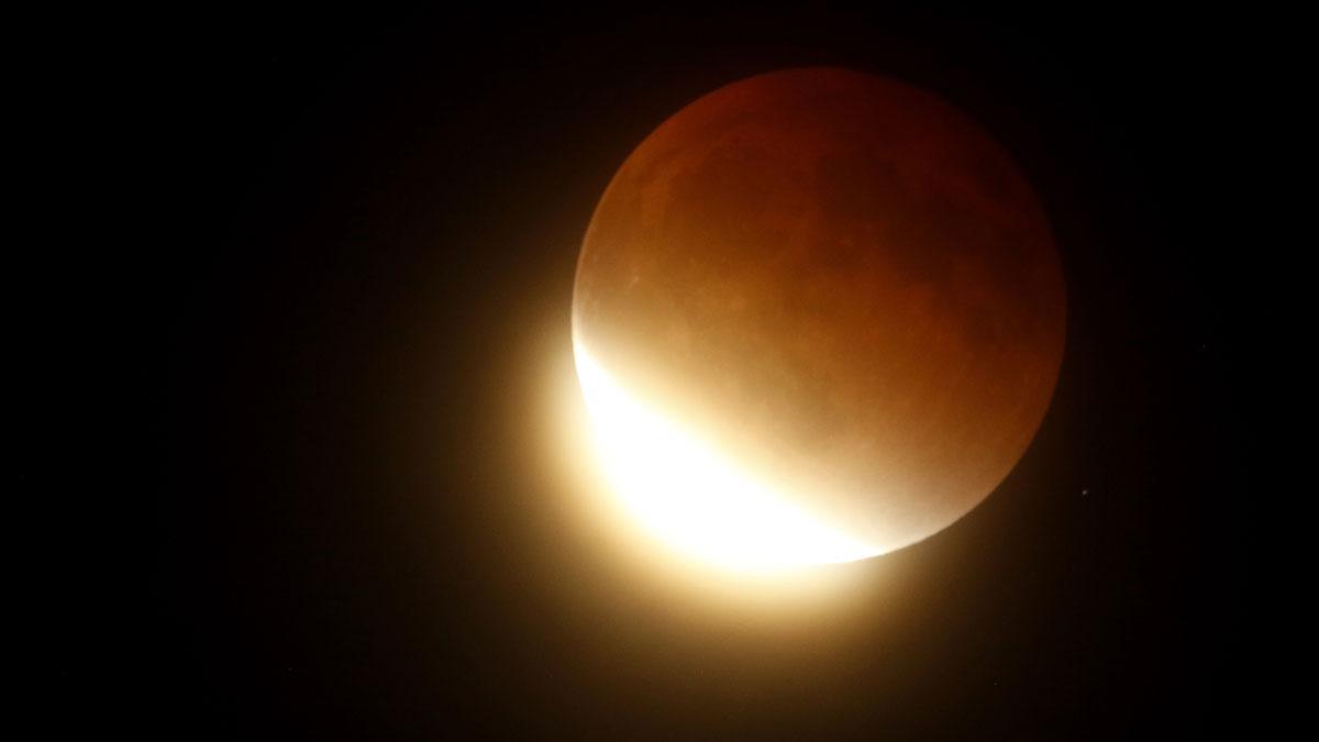 El eclipse de Luna visto desde San José, en Costa Rica.