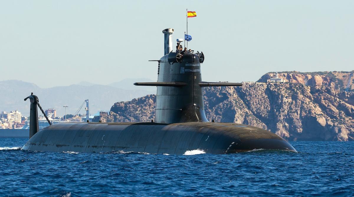 El submarino S 81 Isaac Peral, en aguas de Cartagena.