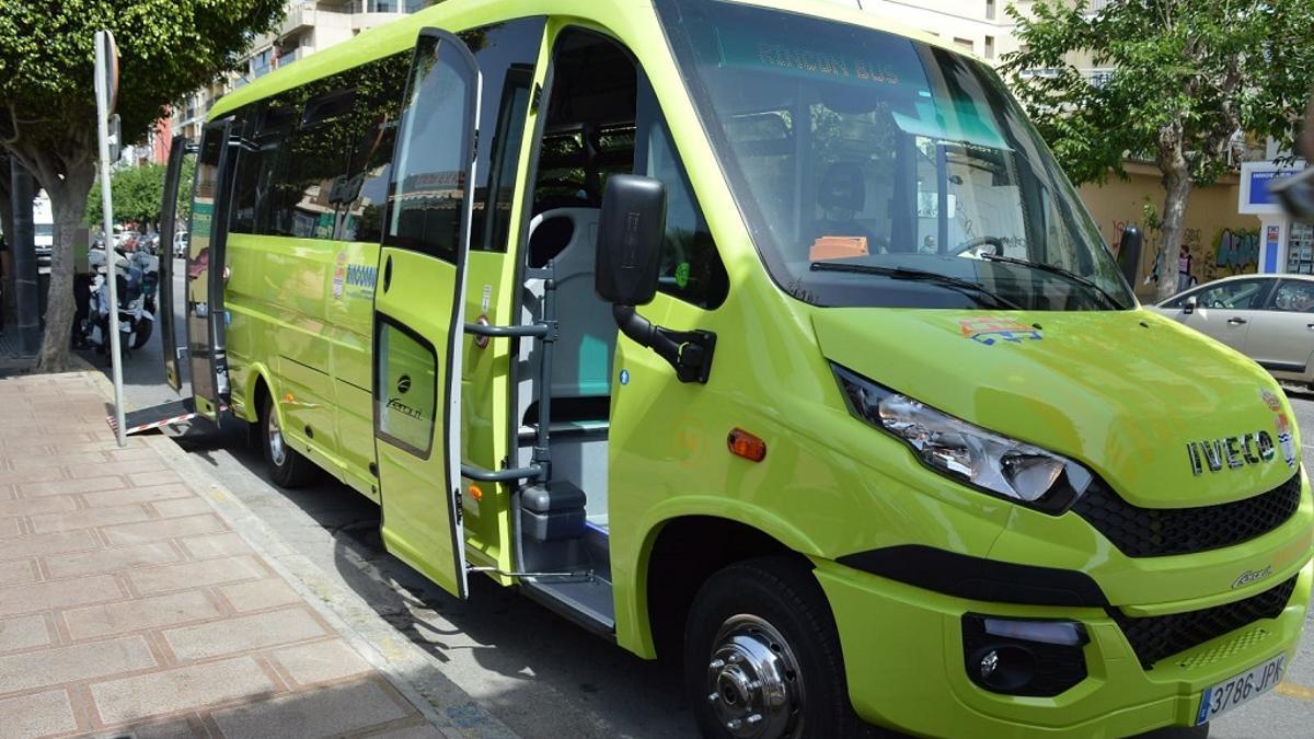 Imagen de un autobús de la empresa Rinconbus cuyo servicio será gratuito para algunos colectivos.