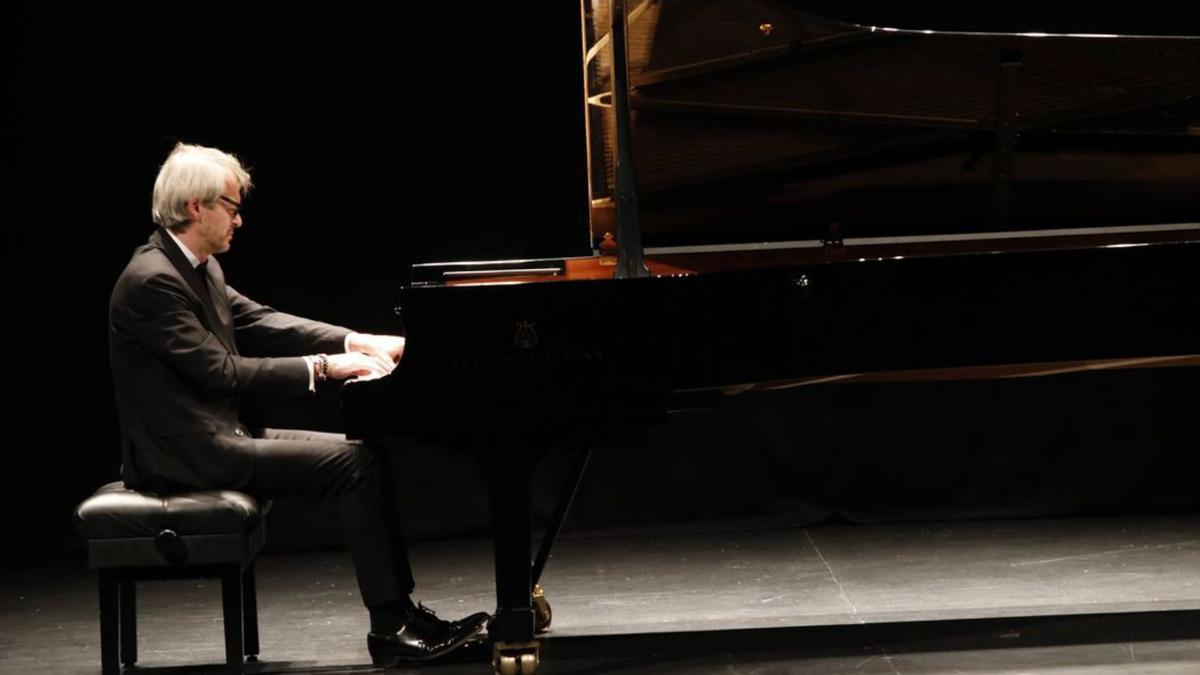 El piano de Luis Fernando Pérez deleita al Jovellanos - La Nueva España