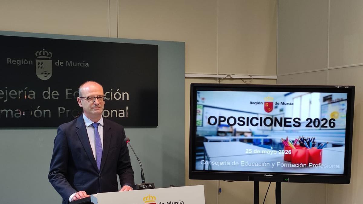 El consejero de Educación, Víctor Marín, explica los detallas de la próxima convocatoria de oposiciones a maestro