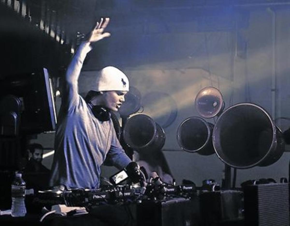 Tim Bergling, àlies Avicii, donant-ho tot en una de les seves aparicions en escena, sempre massives.