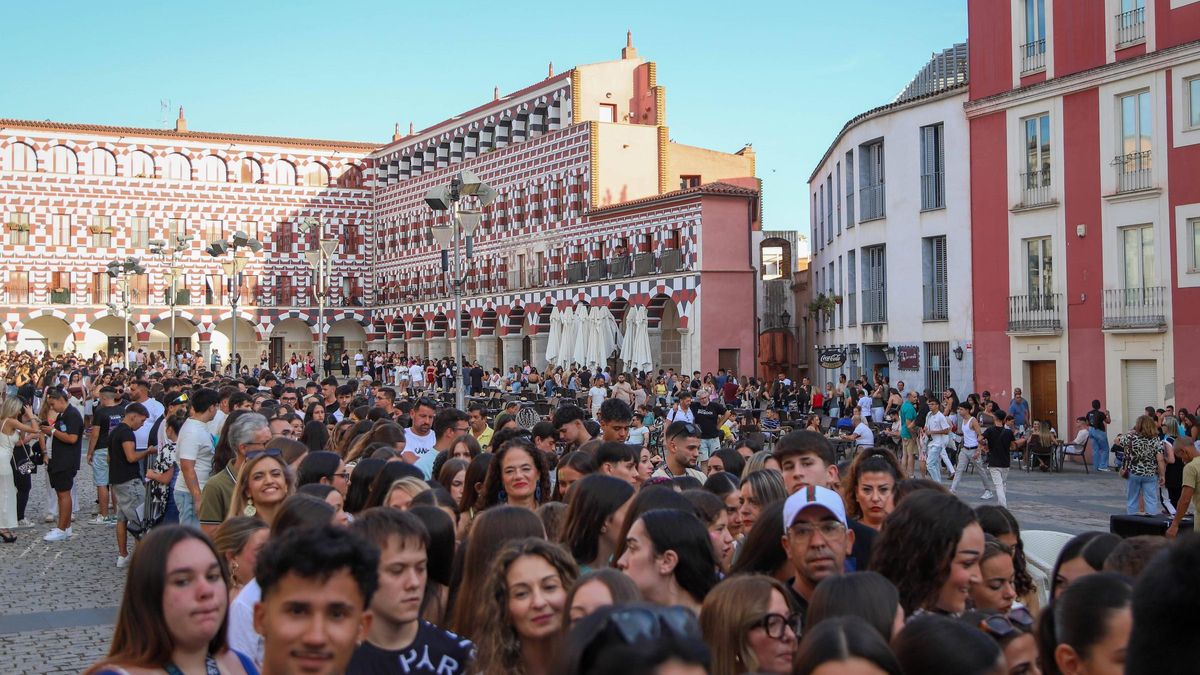 Colas para el concierto de Cano en Badajoz