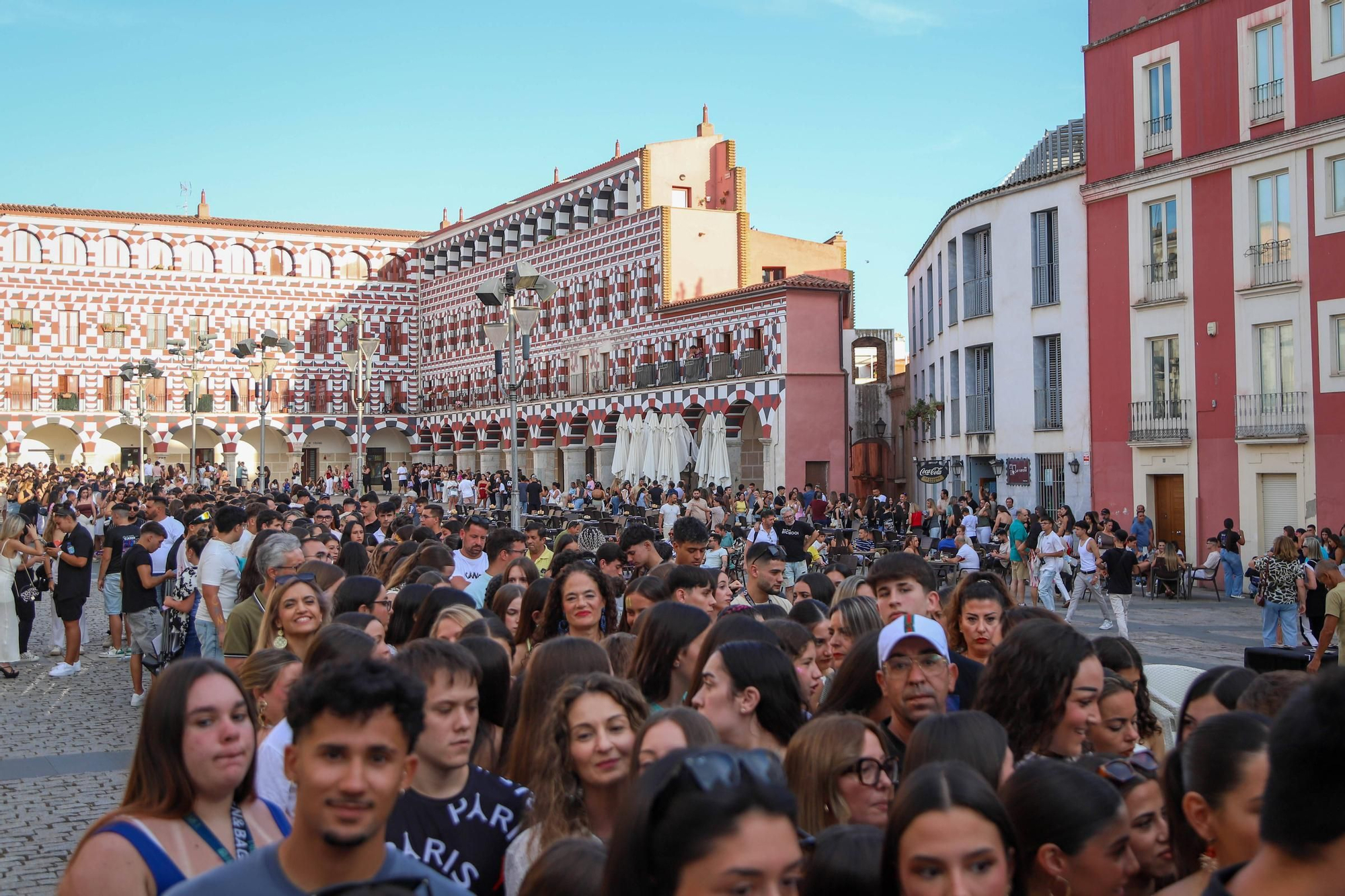 Colas para el concierto de Cano en Badajoz