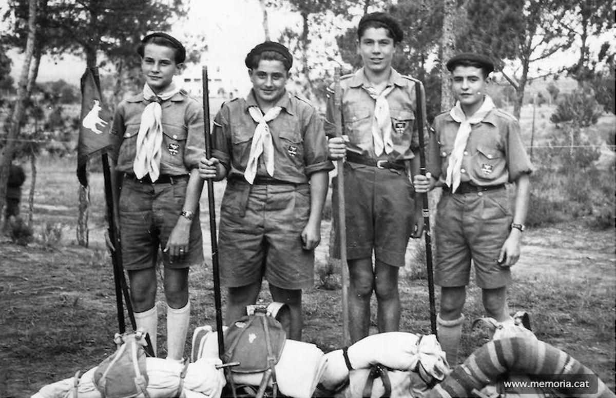 Escoltes de l'Agrupament Cardenal Lluch en una imatge del 1951 o 1952.