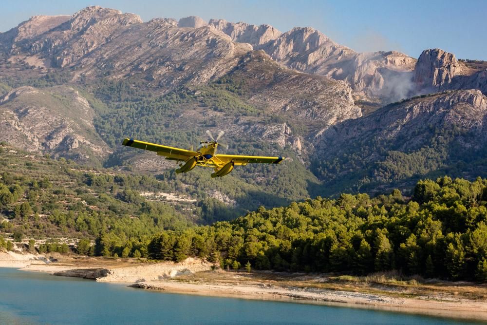 Incendio forestal entre Guadalest y Beniardà