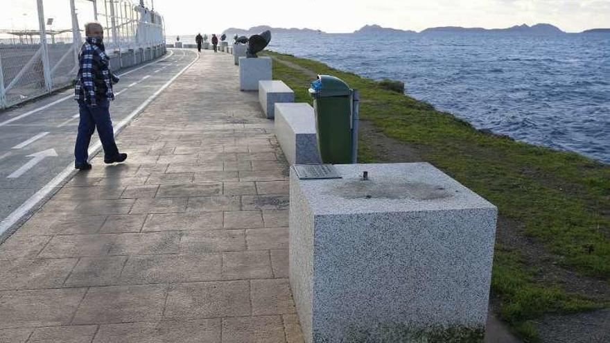 Imagen del pedestal de piedra vacío donde estaba la pieza. // R. Grobas